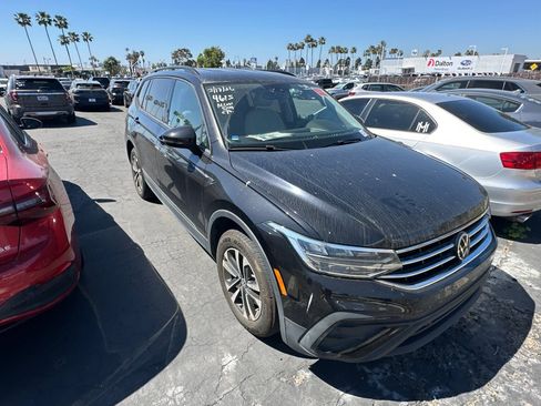 Used 2023 Volkswagen Tiguan S image 2