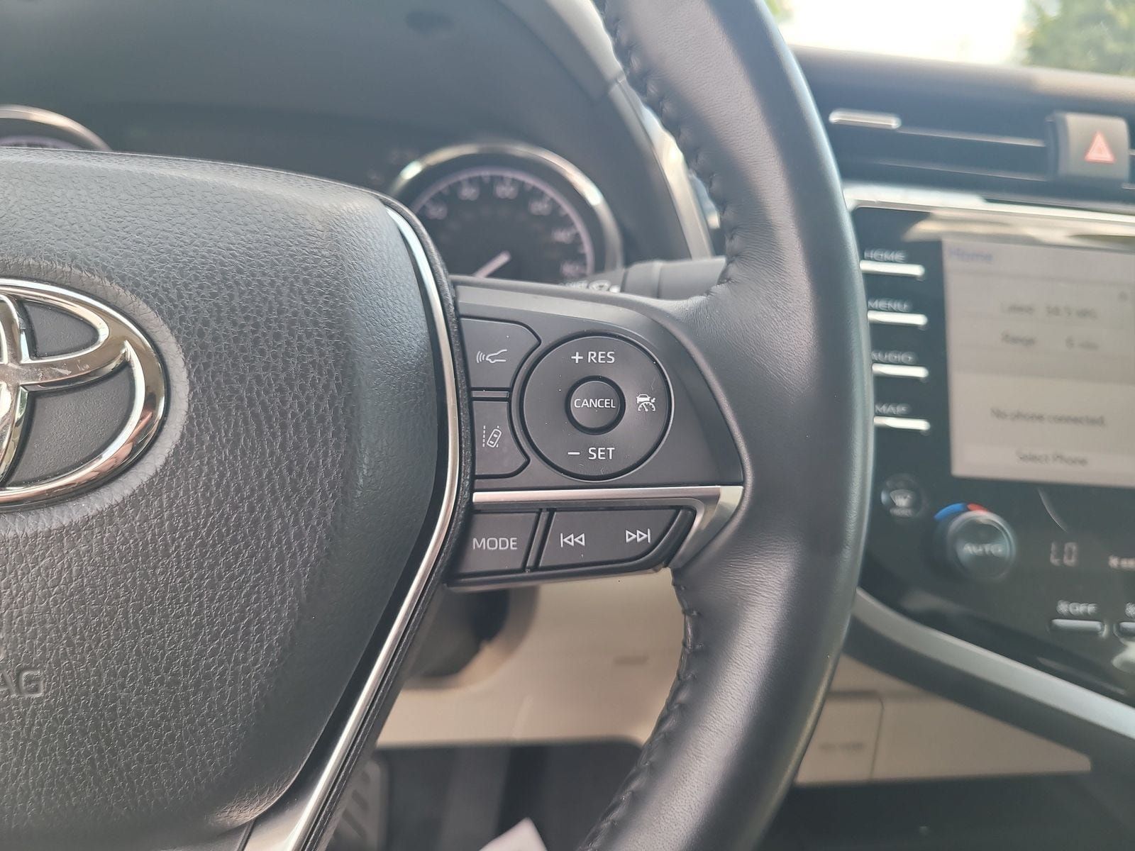 Used 2020 Toyota Camry XLE FWD image 15