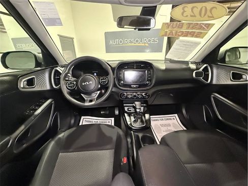 Used 2023 Kia Soul LX w/ LX Technology Package image 17