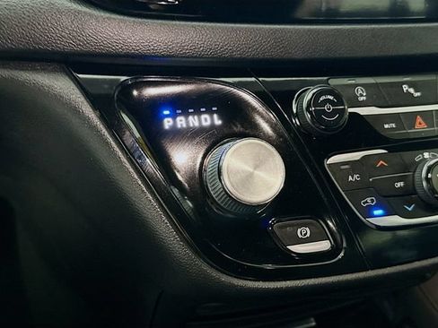 Used 2020 Chrysler Pacifica Touring w/ S Appearance Package FWD image 16