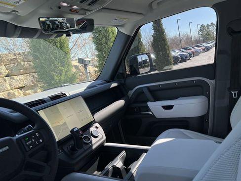 Used 2026 Land Rover Defender 110 X-Dynamic SE image 13