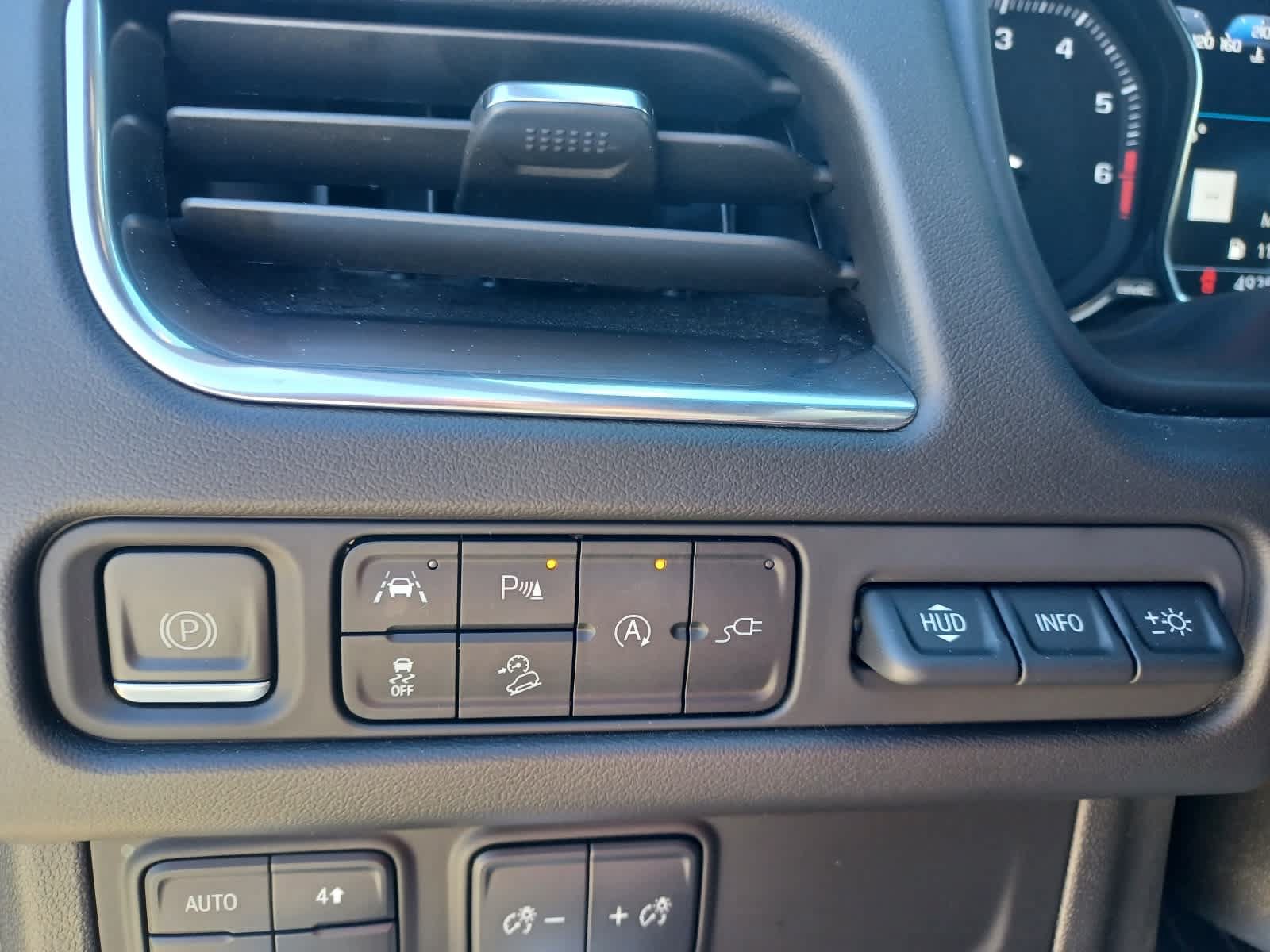 Used 2021 GMC Yukon AT4 w/ AT4 Premium Package AWD/4WD image 19