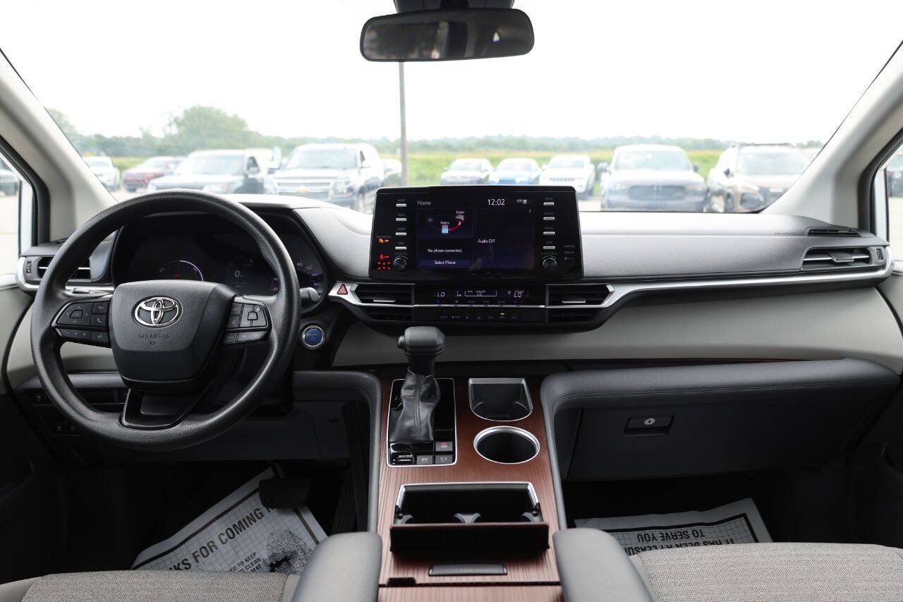 Used 2022 Toyota Sienna LE FWD image 14