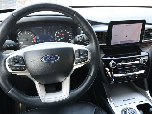 Used 2023 Ford Explorer Limited AWD/4WD image 16