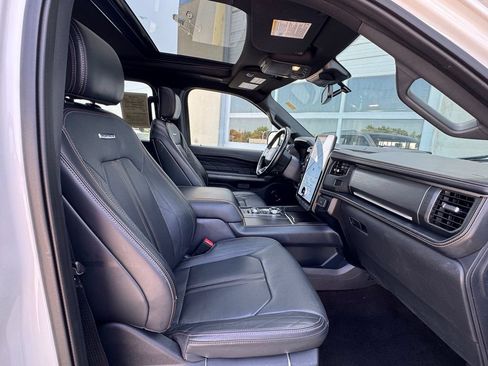 Used 2023 Ford Expedition Platinum AWD/4WD image 29