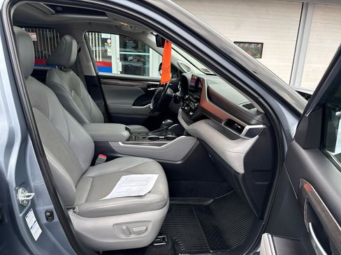 Used 2021 Toyota Highlander Limited AWD/4WD image 31