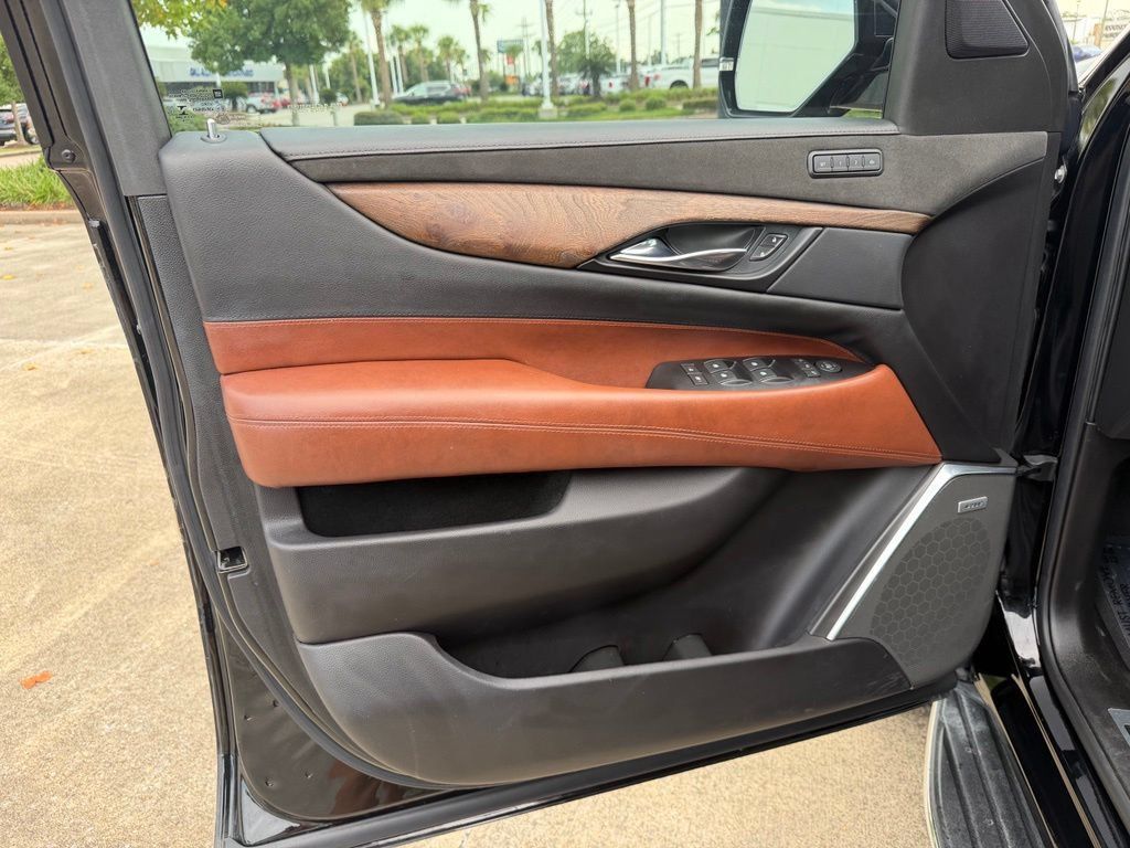 Used 2019 Cadillac Escalade ESV Premium Luxury RWD image 13