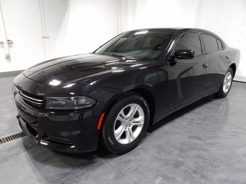 Used 2020 Dodge Charger SXT image 4