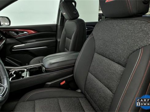 Used 2024 Chevrolet Traverse Z71 image 10
