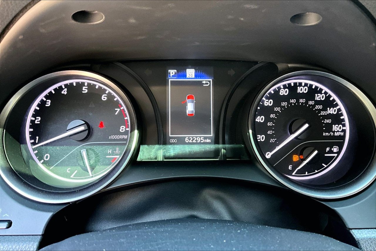 Used 2023 Toyota Camry SE FWD image 9