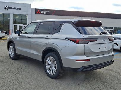 New 2026 Mitsubishi Outlander ES