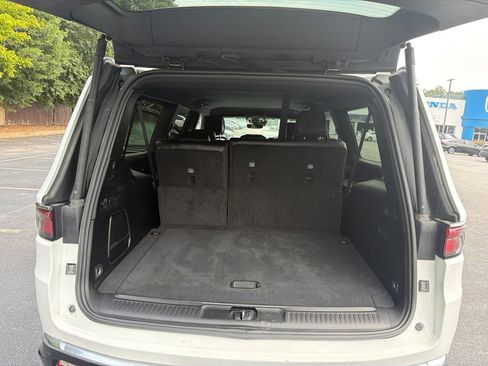 Used 2024 Jeep Wagoneer L Series II RWD image 9