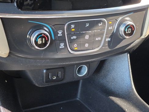 Certified 2022 Chevrolet Traverse LS FWD image 28