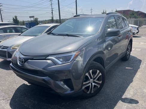 Used 2016 Toyota RAV4 LE AWD/4WD image 2