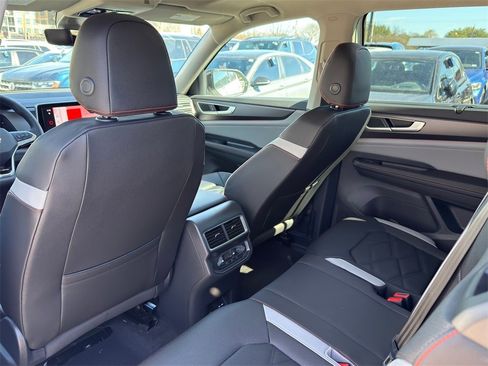 New 2026 Volkswagen Atlas Peak Edition image 28