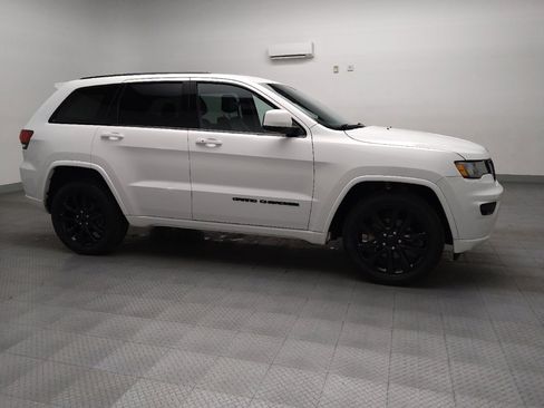 Used 2018 Jeep Grand Cherokee Altitude image 11