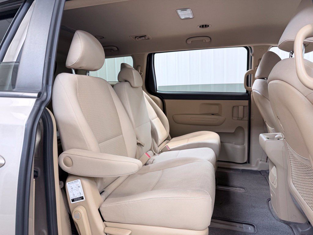 Used 2017 Kia Sedona LX FWD image 31