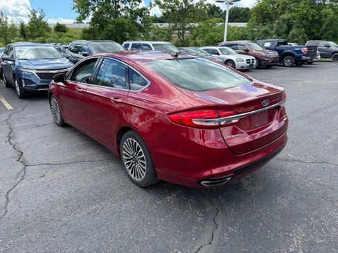 Used 2017 Ford Fusion SE w/ Fusion SE Technology Package AWD/4WD image 2