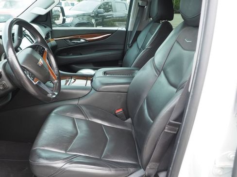 Used 2020 Cadillac Escalade Premium Luxury AWD/4WD image 13
