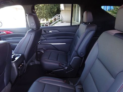 New 2026 Chevrolet Traverse Z71 w/ Enhanced Driving Package AWD/4WD image 19
