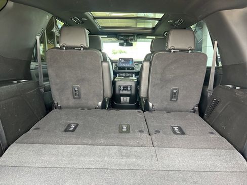 Used 2022 GMC Yukon SLT w/ SLT Premium Package RWD image 15