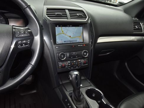 Used 2019 Ford Explorer XLT w/ Equipment Group 202A AWD/4WD image 27