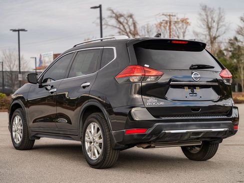 Used 2017 Nissan Rogue SV image 5