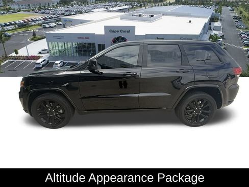 Certified 2022 Jeep Grand Cherokee Laredo X image 9
