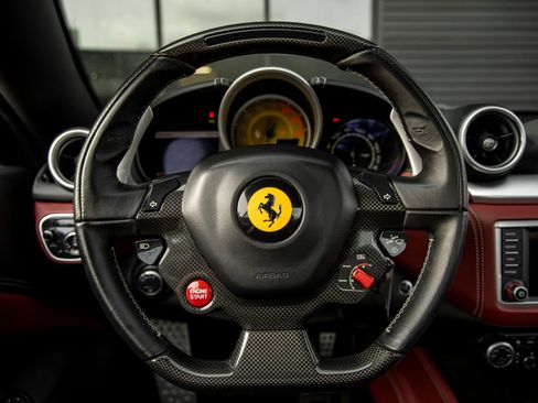 Used 2016 Ferrari California T RWD image 30