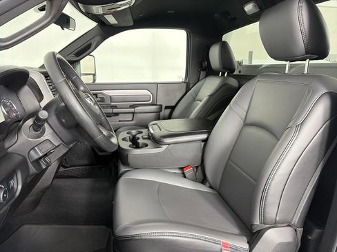 Used 2024 RAM 3500 Tradesman w/ Chrome Appearance Group AWD/4WD image 11