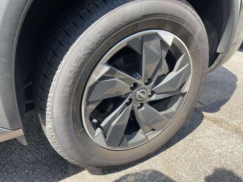 Used 2025 Nissan Rogue SV AWD/4WD image 3