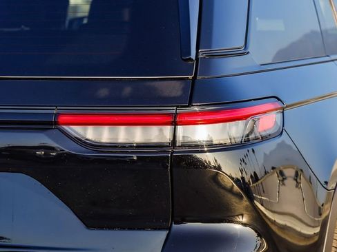 New 2025 Jeep Grand Cherokee Altitude image 10