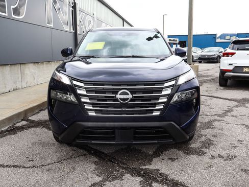 Used 2025 Nissan Rogue SV AWD/4WD image 2