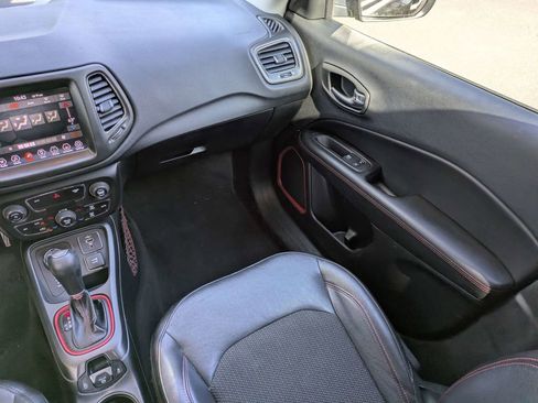 Used 2019 Jeep Compass Trailhawk image 16