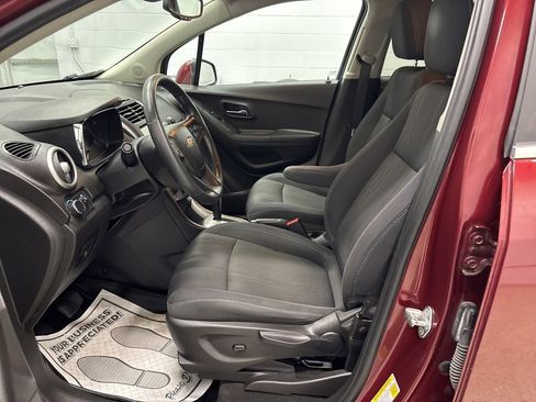 Used 2016 Chevrolet Trax LT image 14