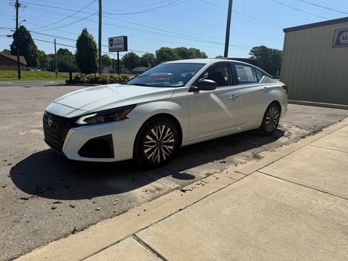 Used 2025 Nissan Altima 2.5 SV FWD image 4