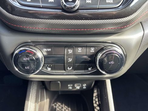 Used 2022 Chevrolet TrailBlazer RS w/ Sun and Liftgate Package image 24