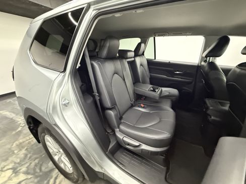 Used 2024 Toyota Grand Highlander XLE image 23