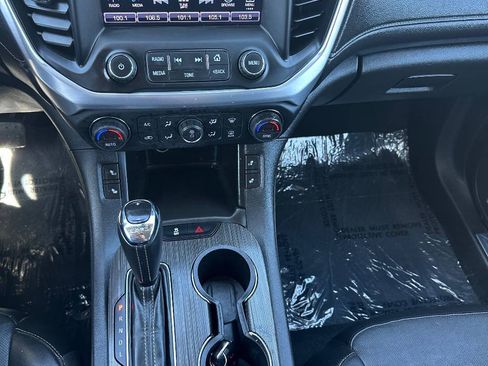 Used 2017 GMC Acadia SLT FWD image 11