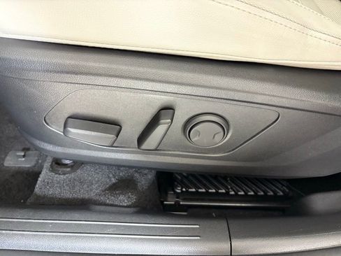 Certified 2025 Hyundai Tucson Limited FWD image 17