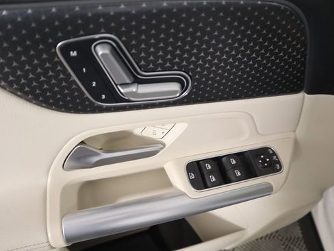 Certified 2025 Mercedes-Benz GLA 250 image 24