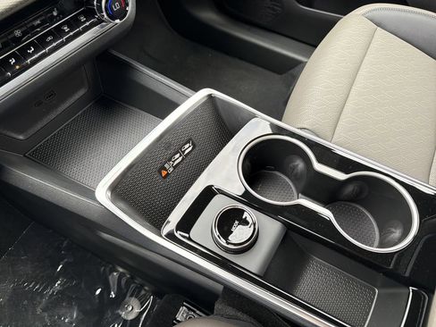 New 2026 Chevrolet Equinox LT w/ Convenience Package II FWD image 7