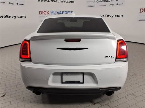 Used 2023 Chrysler 300 C image 5