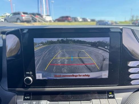 Used 2025 Toyota Camry SE image 21