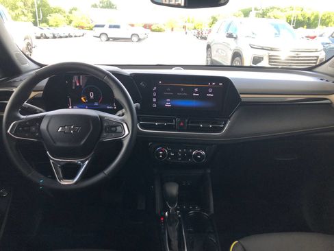Used 2025 Chevrolet TrailBlazer ACTIV w/ Convenience Package FWD image 17