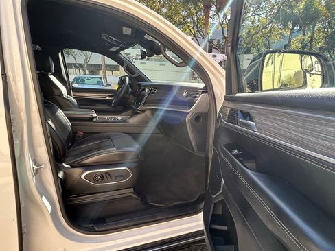 Used 2024 Jeep Wagoneer Series II w/ Flexible Seating Group image 29