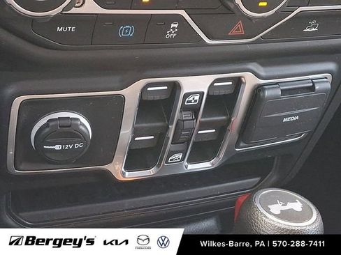 Used 2023 Jeep Wrangler Unlimited w/ Cold Weather Group AWD/4WD image 27