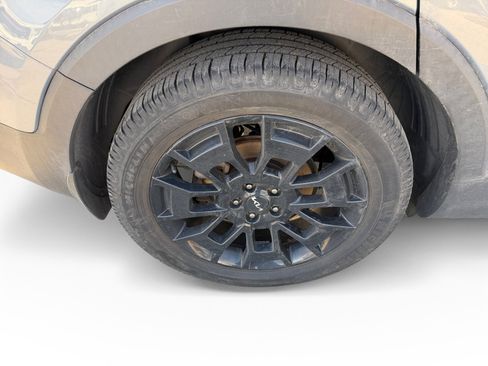 Used 2022 Kia Telluride SX w/ SX Prestige Package image 16