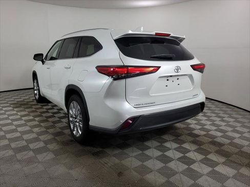 Used 2023 Toyota Highlander Limited FWD image 8