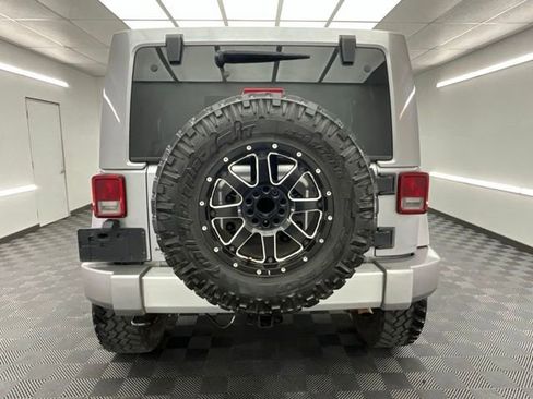 Used 2013 Jeep Wrangler Unlimited Sahara image 19